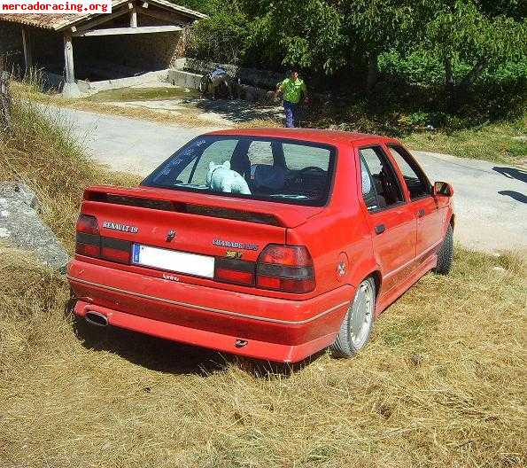 Se vende o cambia entero o por piezas renault 19 16v chamade