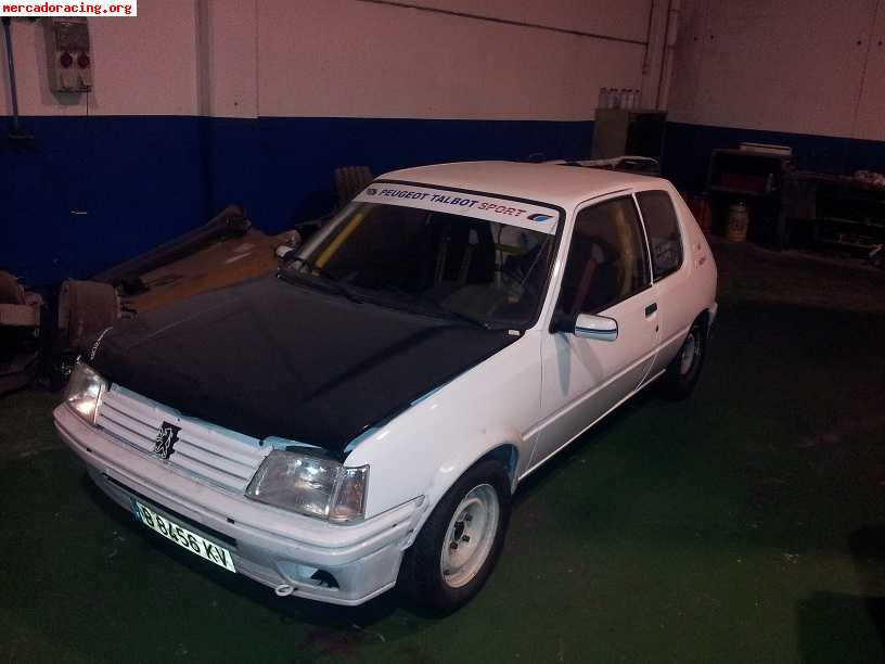 Peugeot 205 rallye homologado.