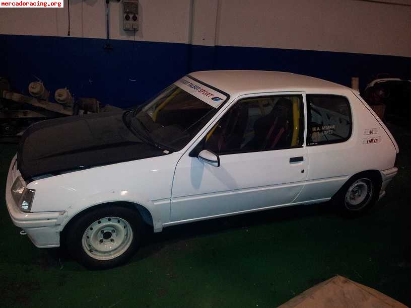 Peugeot 205 rallye homologado.