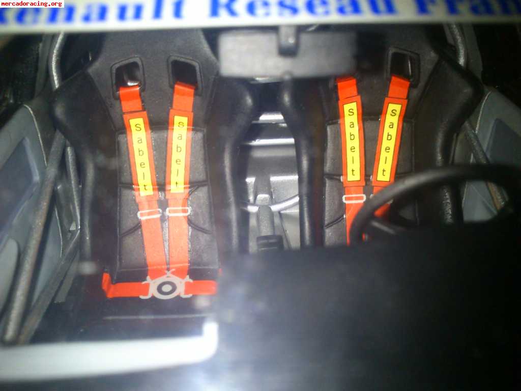 Se vende maqueta de clio maxi de jean ragnotti escala 1/18