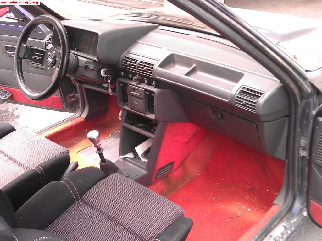 205 gti 1.6, con mucho recambio.