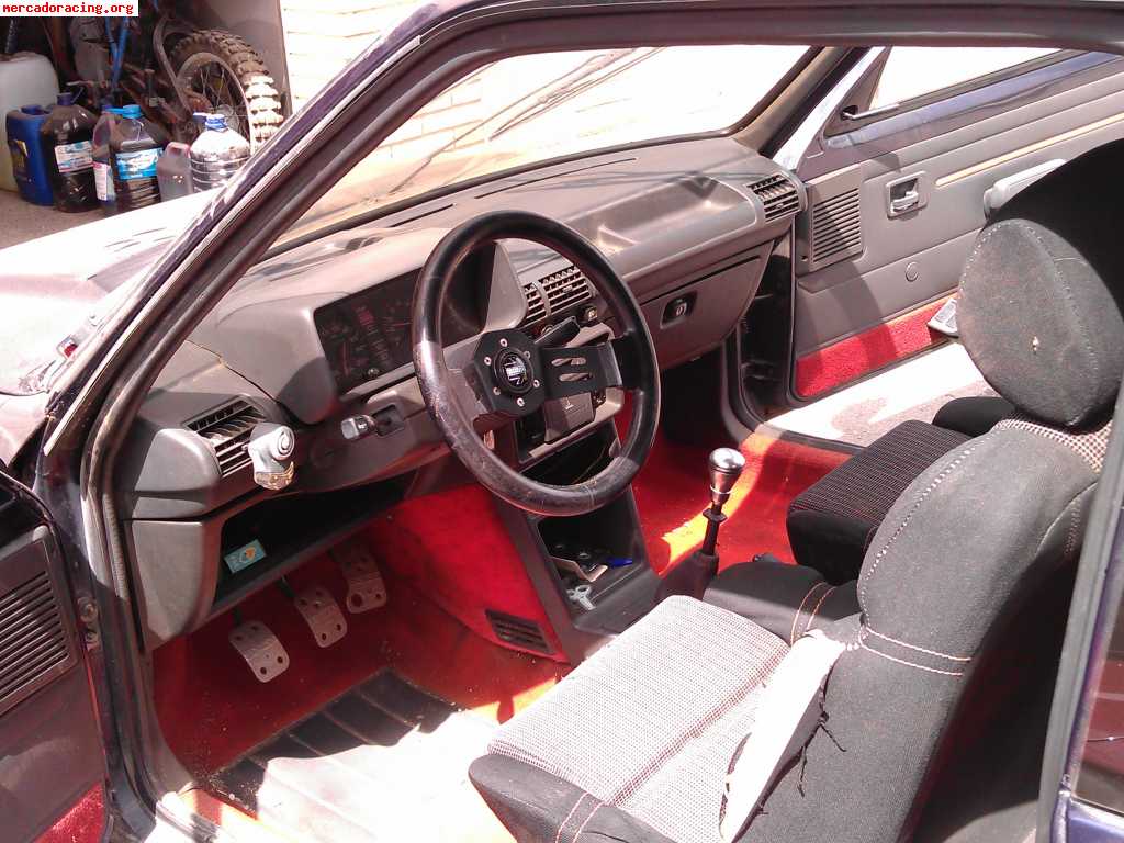 205 gti 1.6, con mucho recambio.