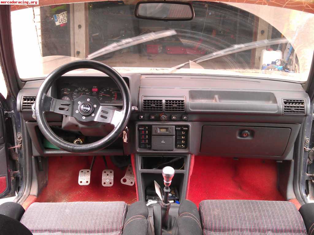 205 gti 1.6, con mucho recambio.