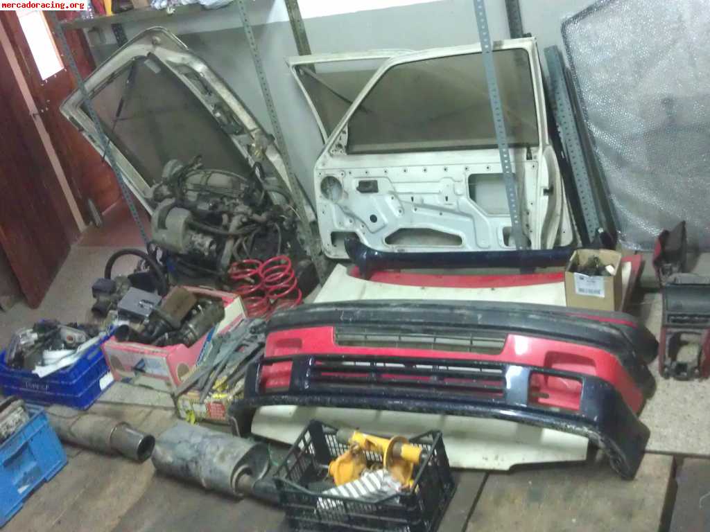 205 gti 1.6, con mucho recambio.