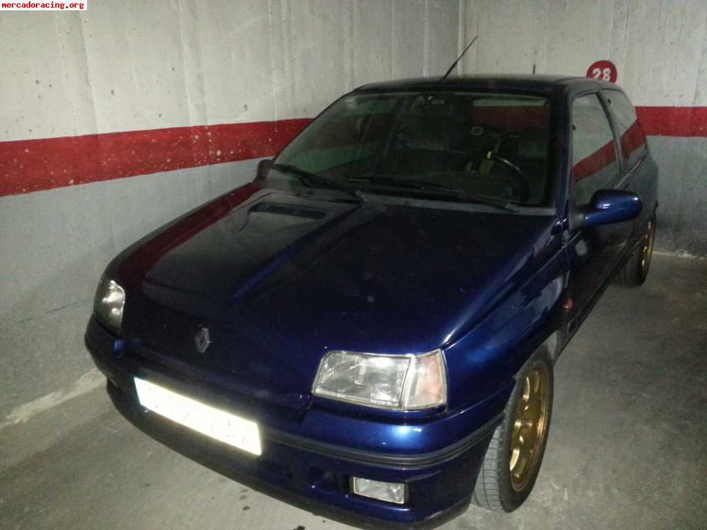 Renault clio williams.