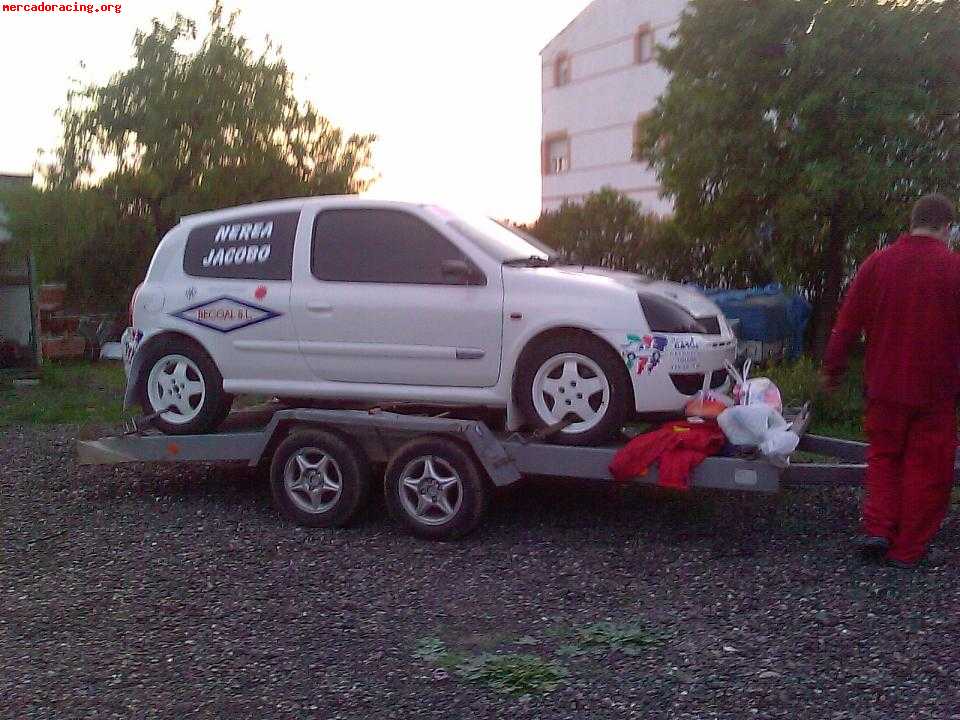 Se vende clio 2.0 hecho en 2009