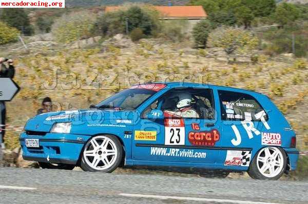 Renault clio 16v de rallys con mucho repuesto