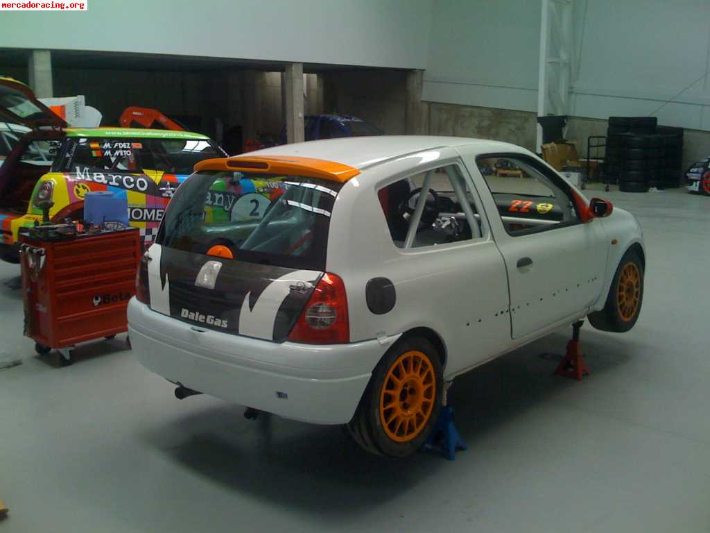 Vendo clio cup 2005 de circuitos nuevo!!!