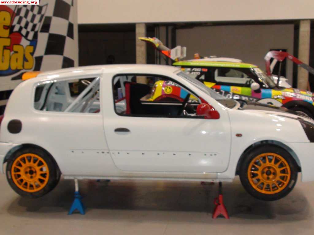 Vendo clio cup 2005 de circuitos nuevo!!!