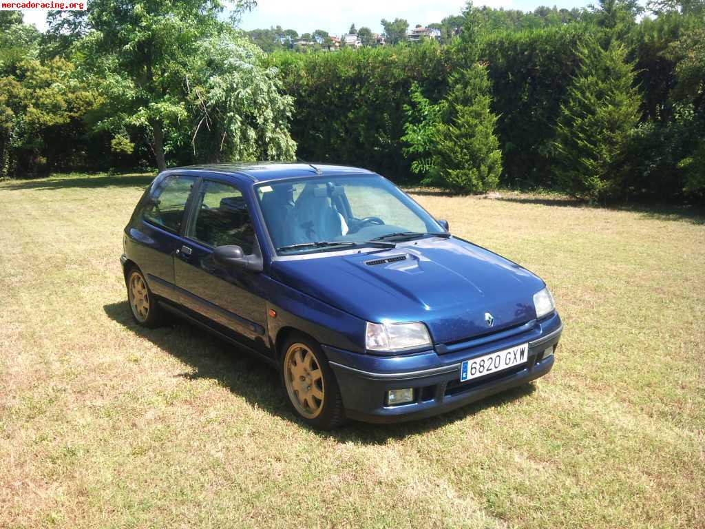 Se vende o cambio de clio williams de calle