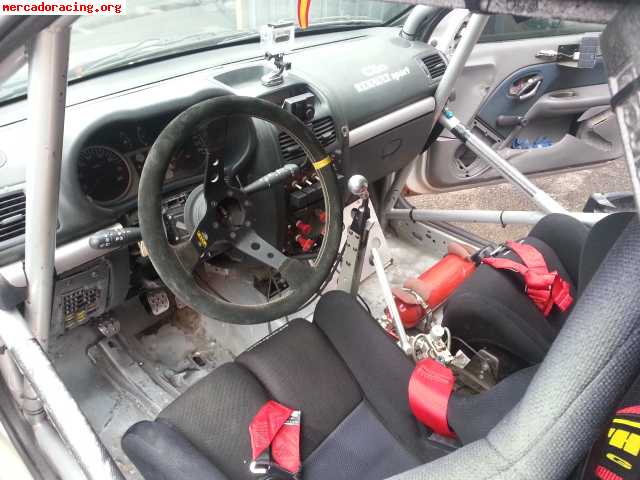 Impresionante renault clio rally.