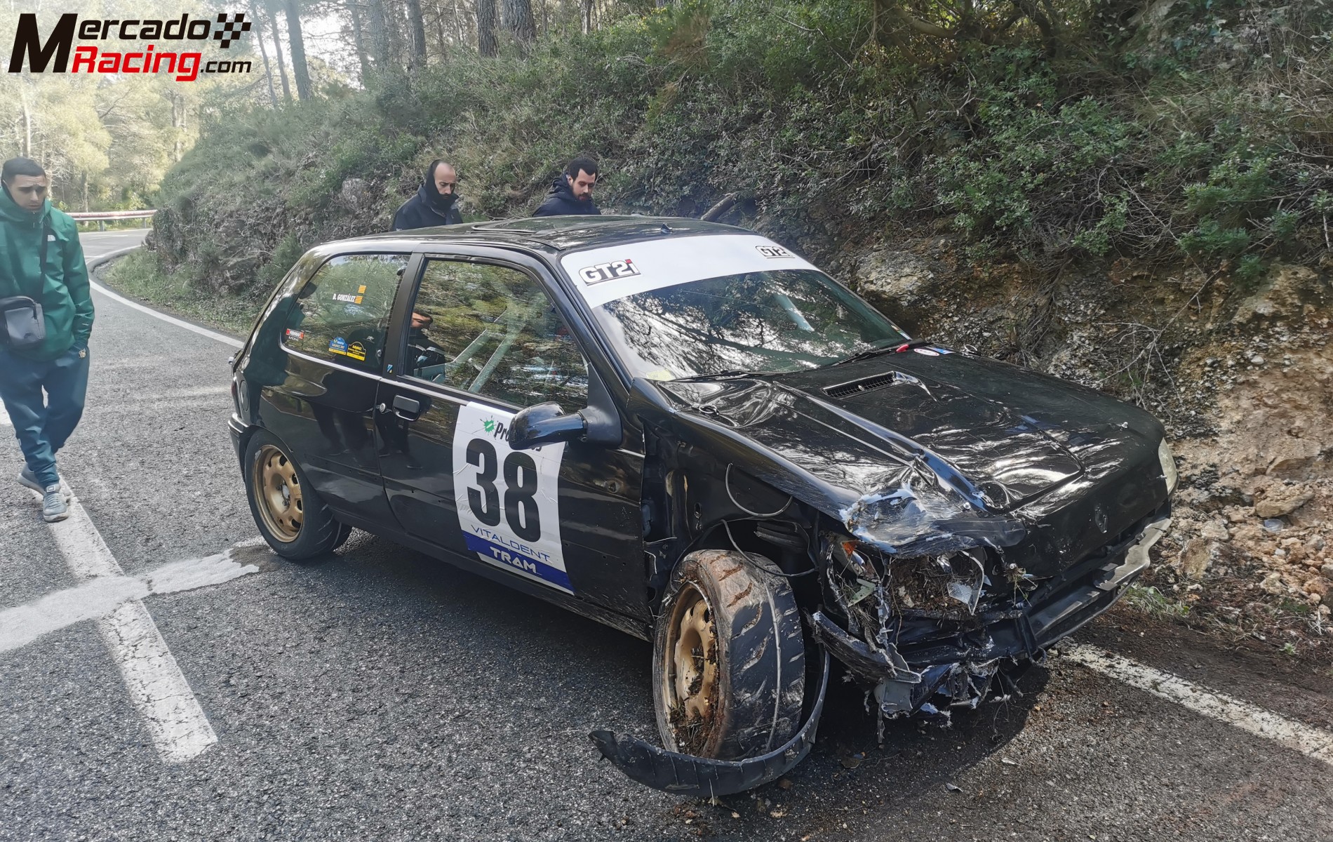 Renault clio 16v accidentado