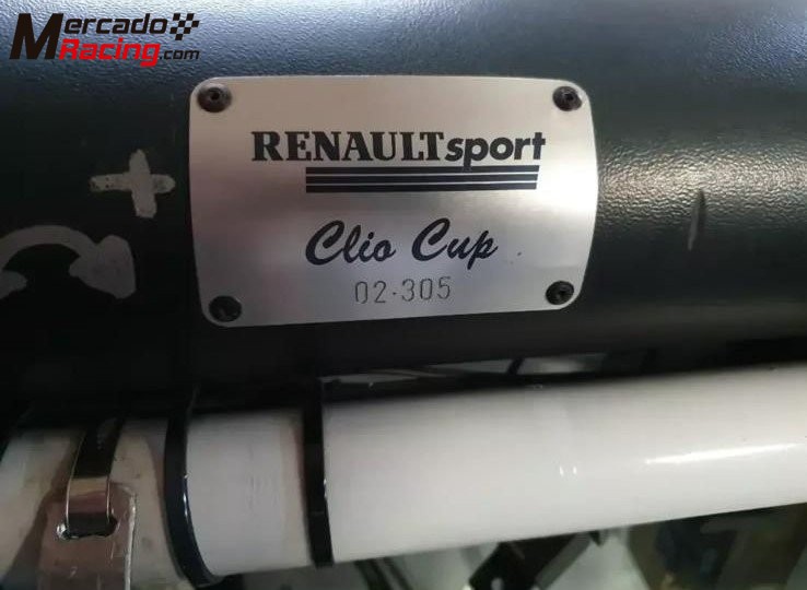 Se vende renault clío  ii carroceria cup 