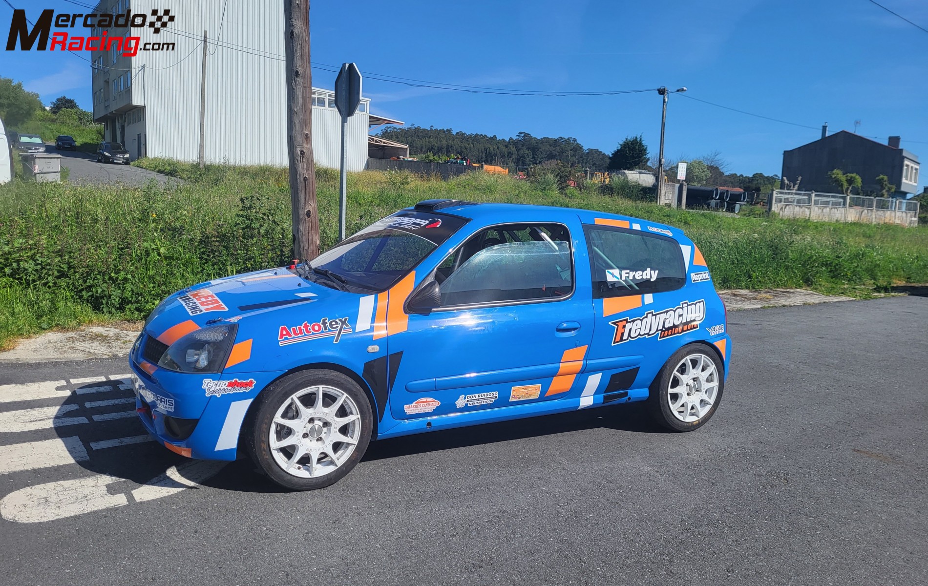 Se vende clio f2000