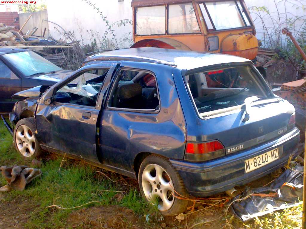 Clio 16v siniestro