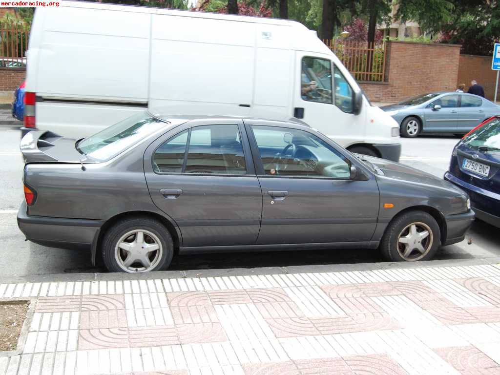 Se vende nissan primera con golpe trasero