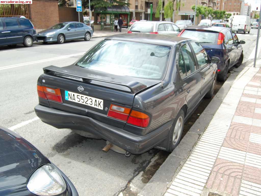 Se vende nissan primera con golpe trasero