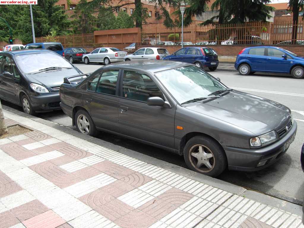 Se vende nissan primera con golpe trasero