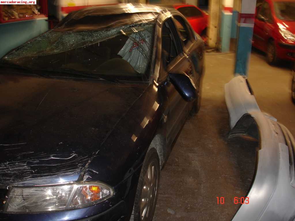 Mitsubishi carisma siniestrado