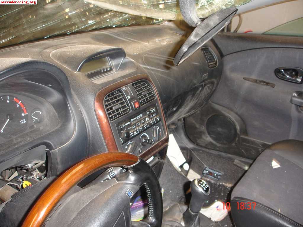 Mitsubishi carisma siniestrado