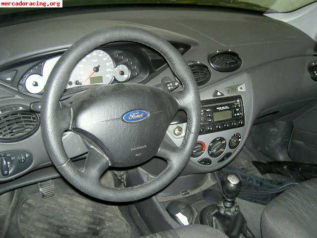 Ford focus con golpe se vende va en marcha www.jbjautos.com