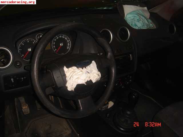 Ford fiesta con golpe www.jbjautos.com