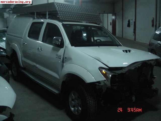 Toyota hilux con golpe www.jbjautos.com mas fotos