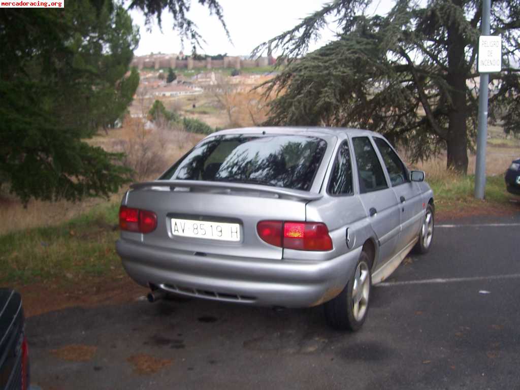 Ford escort 1.8 16v 1998 con  golpe