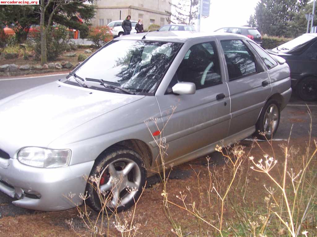 Ford escort 1.8 16v 1998 con  golpe