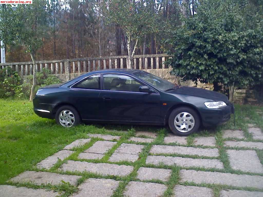 Honda accord coupe, año 2000.