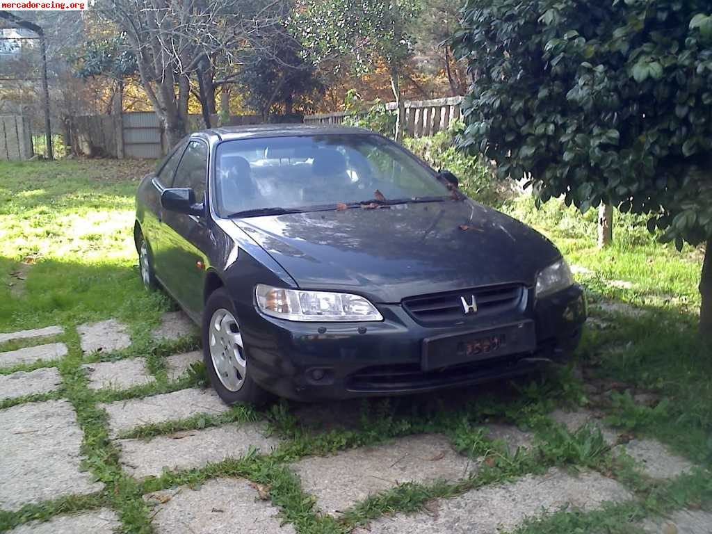 Honda accord coupe, año 2000.