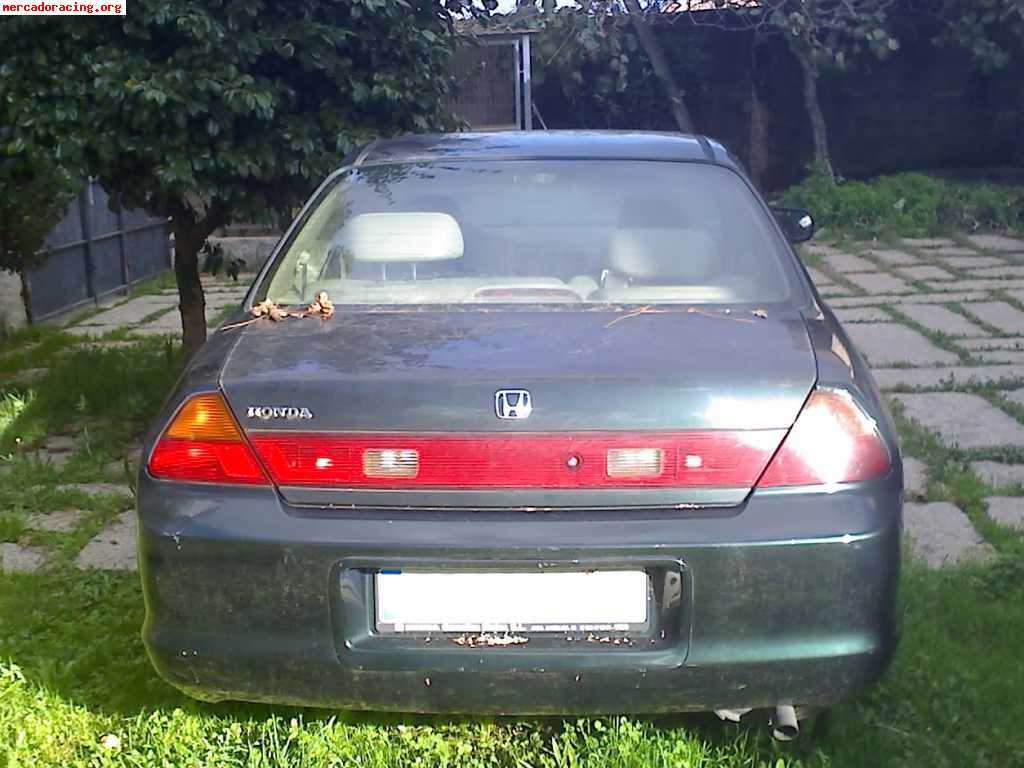 Honda accord coupe, año 2000.