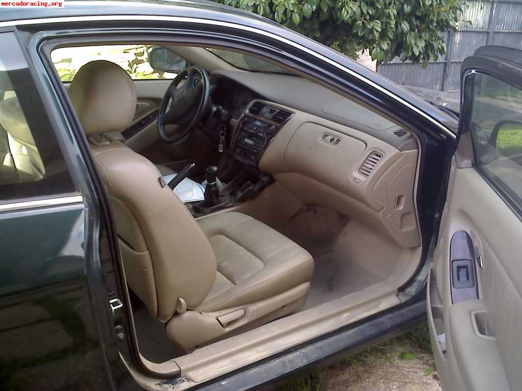 Honda accord coupe, año 2000.