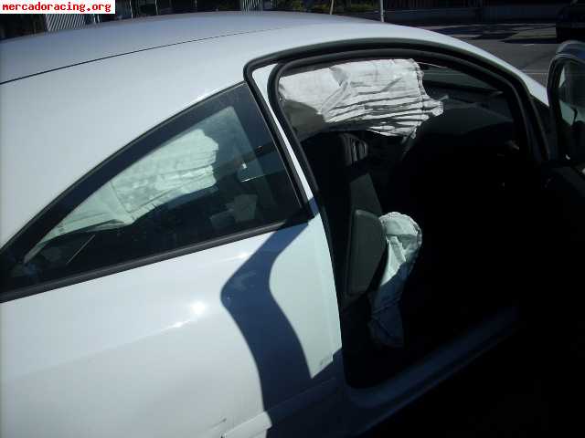 Opel corsa con golpe