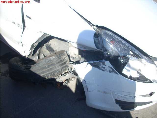 Opel corsa con golpe