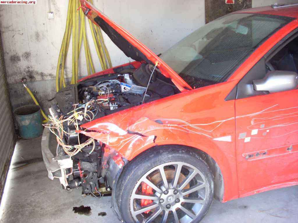 Se vende siniestro megane f1 entero