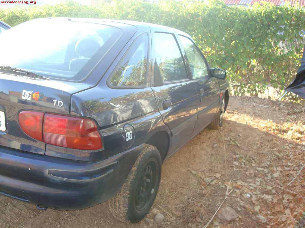 Ford escort td con pequeño golpe 