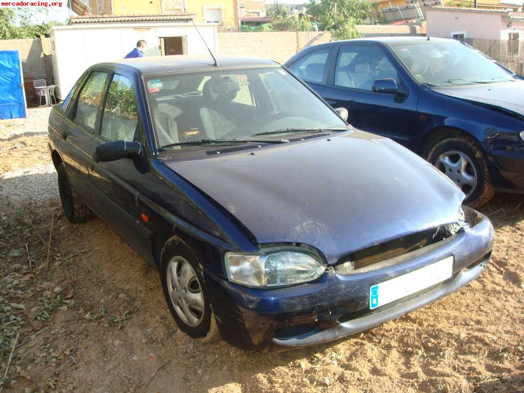 Ford escort td con pequeño golpe 