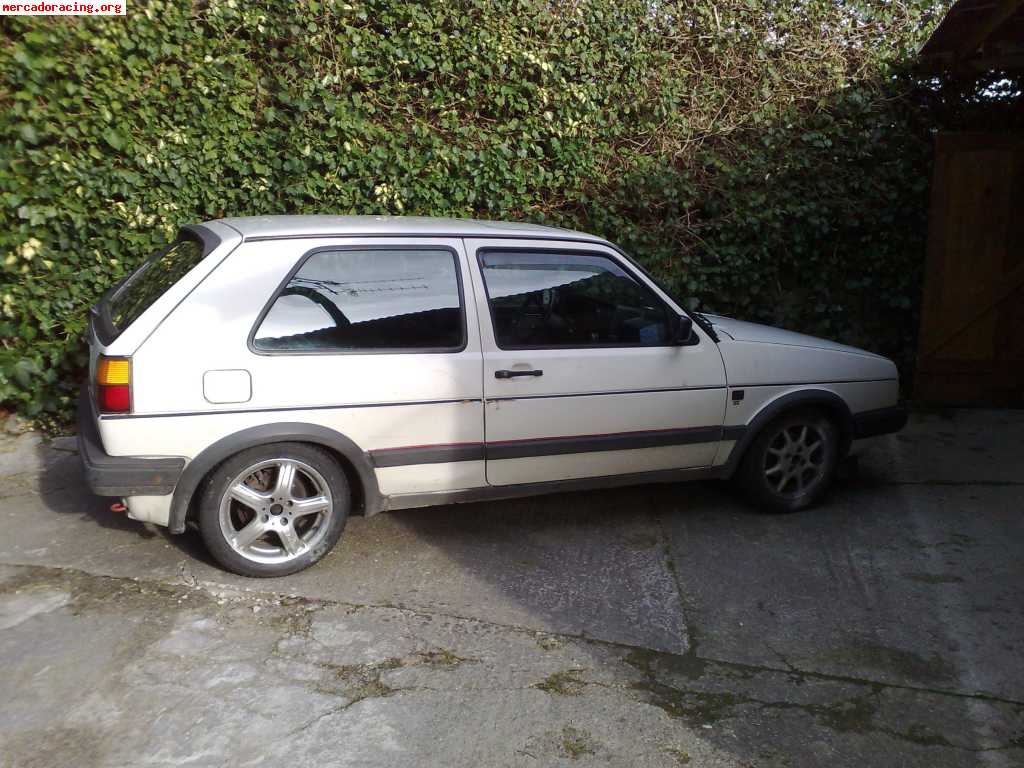 Siniestro de golf gti mkii con golpe facilmente reparable...