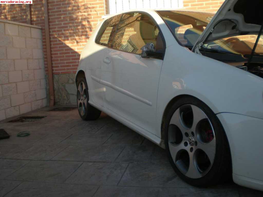 Se vende golf v gti  con golpe