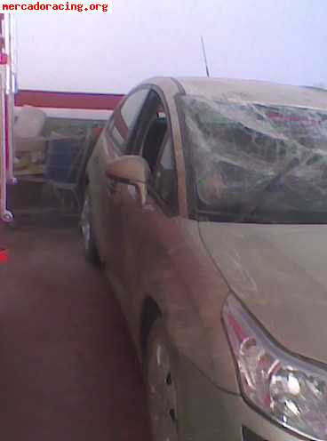 Vendo citroen c4 con golpe en rueda del conductor y techo o 