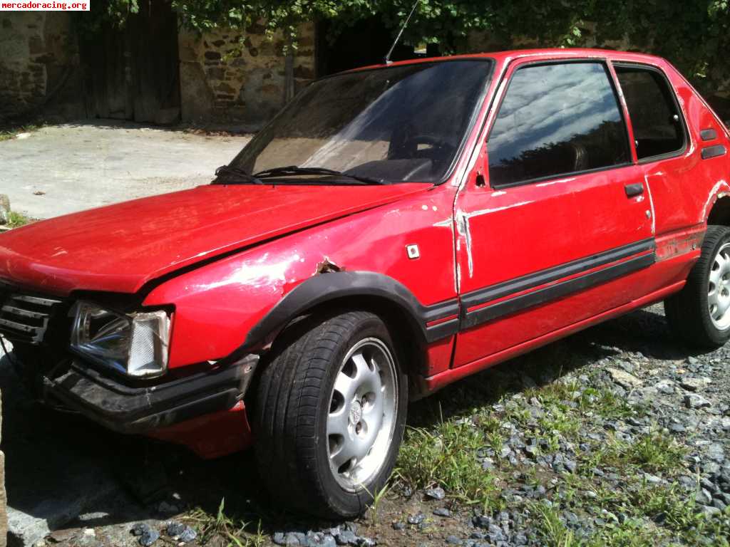 Se vende siniestro de 205 gti 