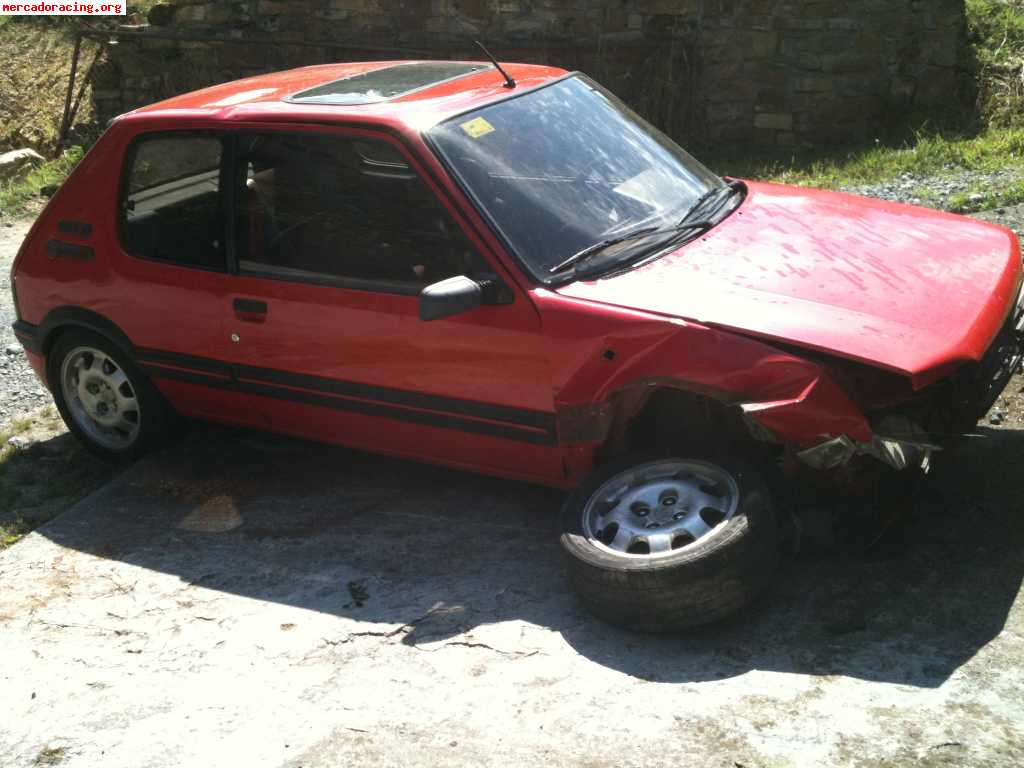 Se vende siniestro de 205 gti 