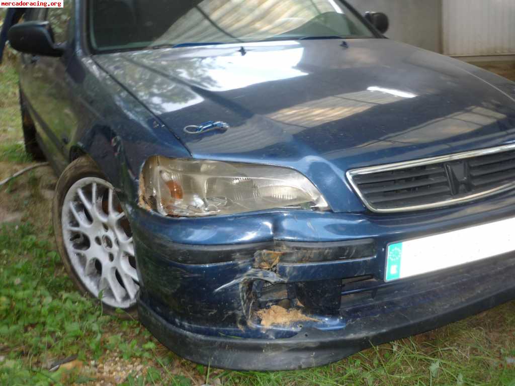 Honda civic con golpe