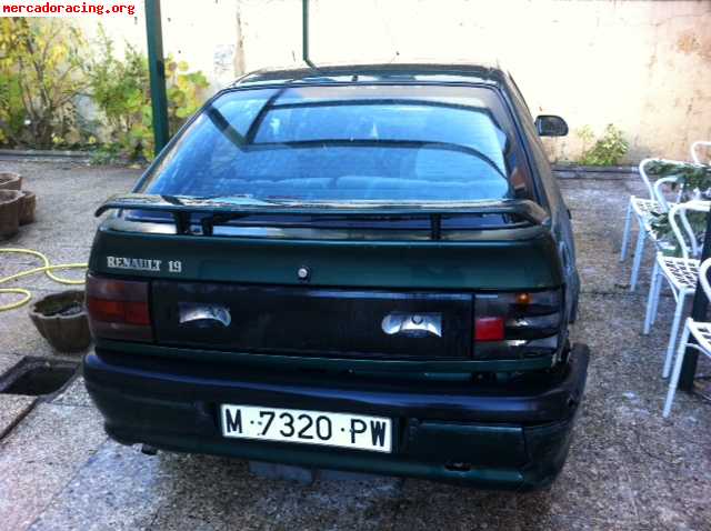Renault r 19 con golpe de chapa 500€