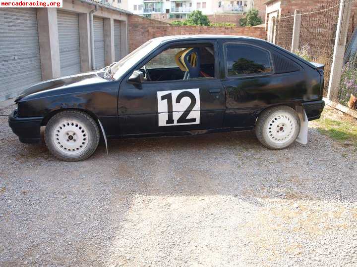 Se vende opel kadett gt 600€ negociables. muchos recambios.