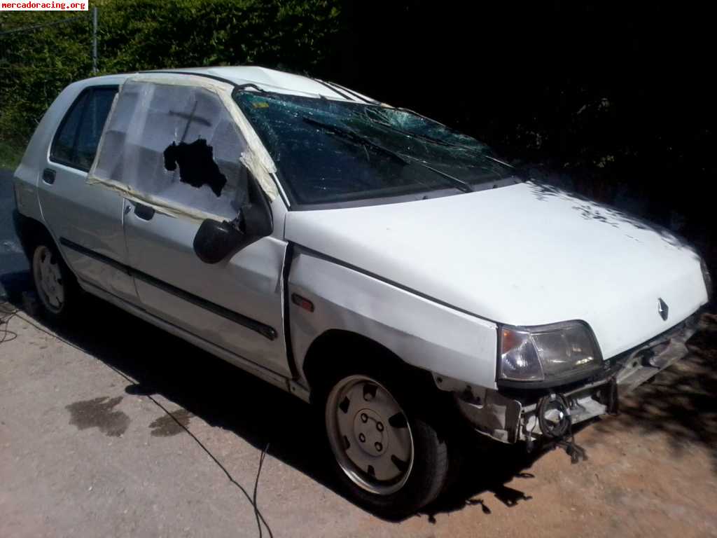 Renault clio 1.8s para piezas 350 euros