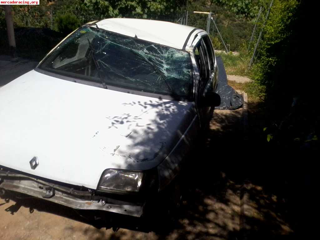 Renault clio 1.8s para piezas 350 euros