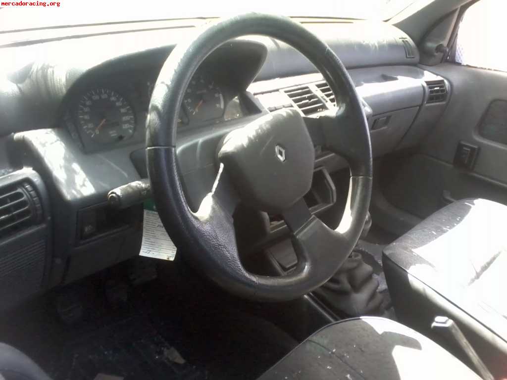 Renault clio 1.8s para piezas 350 euros