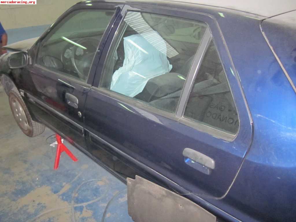 Se vende saxo accidentado - golpe delantero - resto en perfe